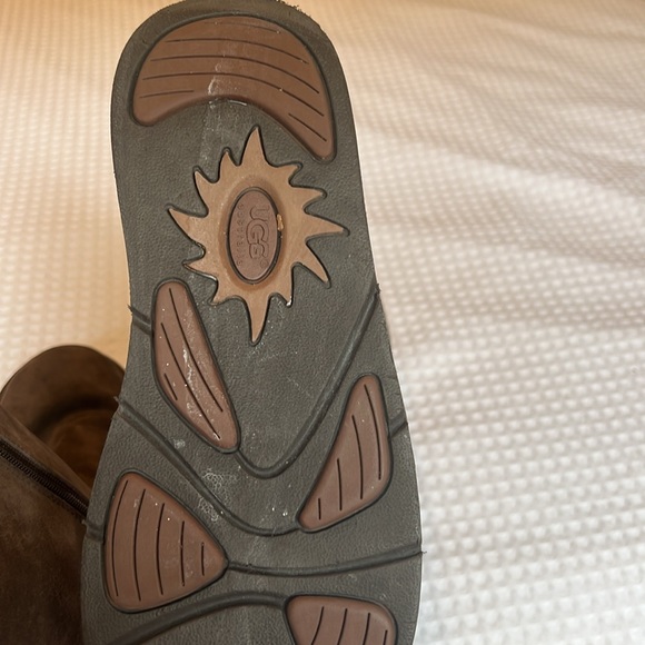 Ugg dark brown size 10 side zip boots! - Picture 4 of 8